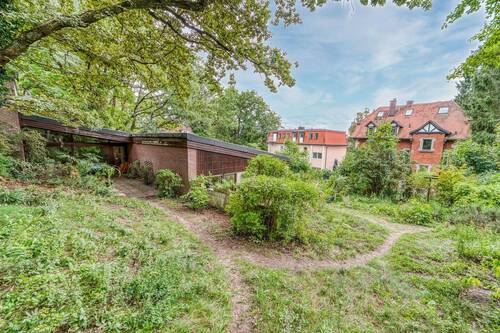 Außenansicht - Einfamilienhaus am Erlanger Burgberg - Wohnen in bester Lage mit großem Grundstück !