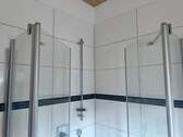 Renovierte Bäder mit Dusche - 