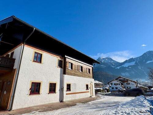 Sonnig - zentral - ideal - 1 Zimmer Mehrfamilienhaus, Wohnhaus in Schönau