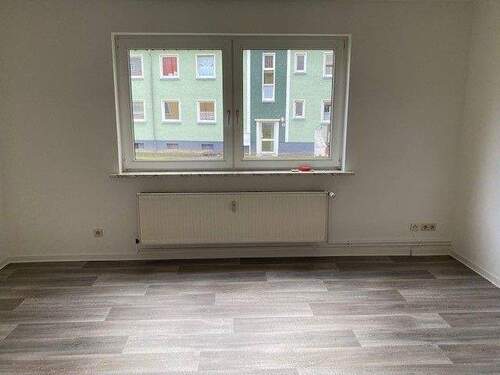 Wohnzimmer.jpg - NACHMIETER GESUCHT - Erdgeschosswohnung mit Tageslichtbad