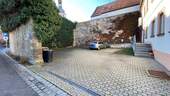 Parkplatz hinterm Haus.jpg - 