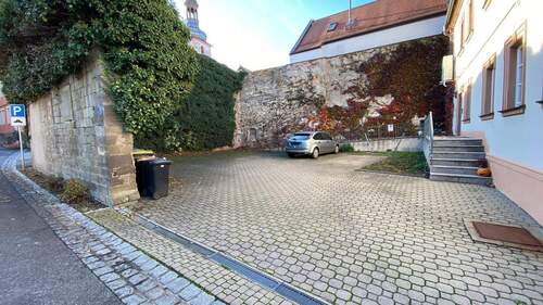 Parkplatz hinterm Haus.jpg - 