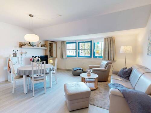 Lichtdurchfluteter Wohn- und Essbereich - 4 Zimmer Etagenwohnung in Börgerende-Rethwisch