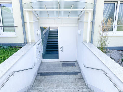 Zugang - 5 Zimmer Etagenwohnung zum Kaufen in Pforzheim