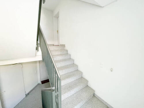 Treppenhaus - 5 Zimmer Etagenwohnung in Pforzheim