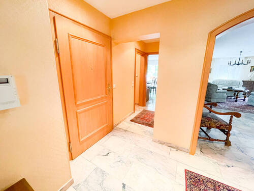 Flur - Etagenwohnung mit 160,00 m&sup2; in Pforzheim zum Kaufen