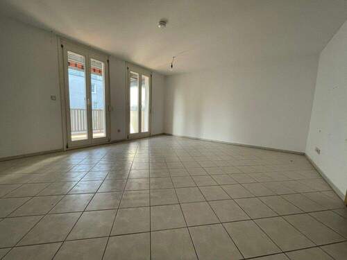 Wohnzimmer - 3 Zimmer Etagenwohnung zur Miete in Bietigheim-Bissingen