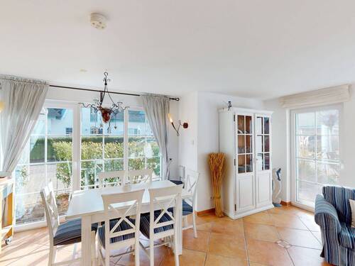 Essbereich und Zugang zur Sonnenterrasse im Erdgeschoss - 3 Zimmer Einfamilienhaus in Ostseeheilbad Zingst