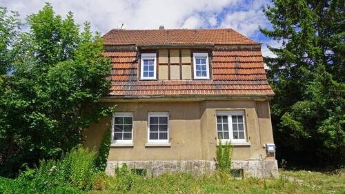 Straßenansicht - Freistehendes Einfamilienhaus mit viel Potential und großen Grundstück in Greußen