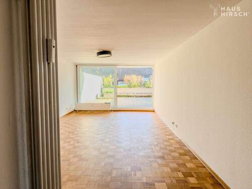 Wohnzimmer - 3 Zimmer Etagenwohnung in Stuttgart