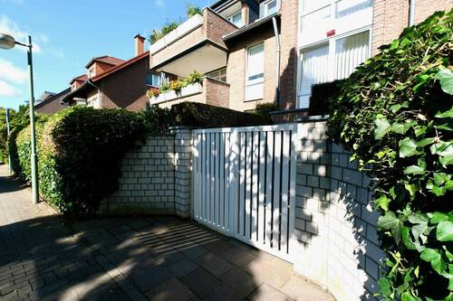 Zugang zum Haus - 3 Zimmer Etagenwohnung zum Kaufen in Meerbusch