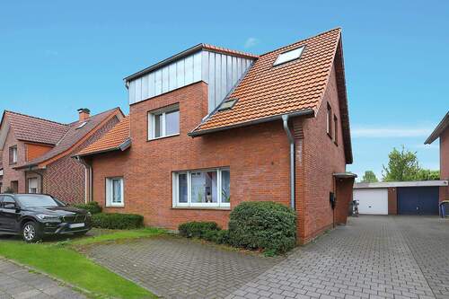 Straßenansicht - Charmantes Zweifamilienhaus mit großzügigem Garten - kernsaniert und vielseitig nutzbar