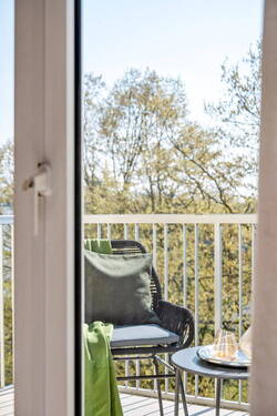 Schlafzimmer mit Balkonzugang - 