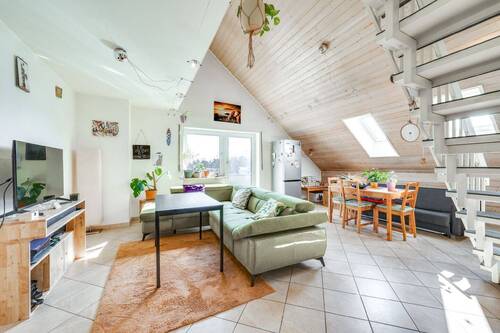 Wohnbereich - AIGNER - Helle Dachgeschoss-Maisonette mit Galerie und Balkon in Obermenzing