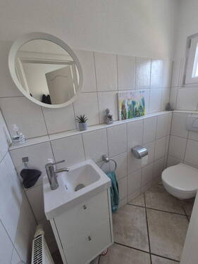 Gäste-WC - 5 Zimmer Doppelhaushälfte zum Kaufen in Ettlingen