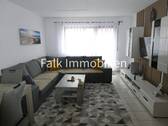 Wohn-/Esszimmer mit Zugang zur Dachloggia - 