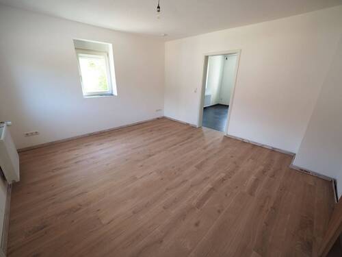 Wohnzimmer.JPG - 3 Zimmer Etagenwohnung zur Miete in Sachsenheim