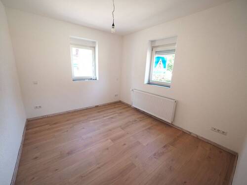 Schlafzimmer.JPG - 3 Zimmer Etagenwohnung in Sachsenheim