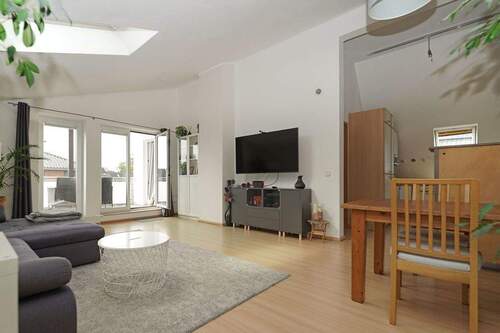 Wohnen OG - Großes EFH mit 6 Zi. und Einliegerwhg. mit großen Garten in ruhiger Top Lage!