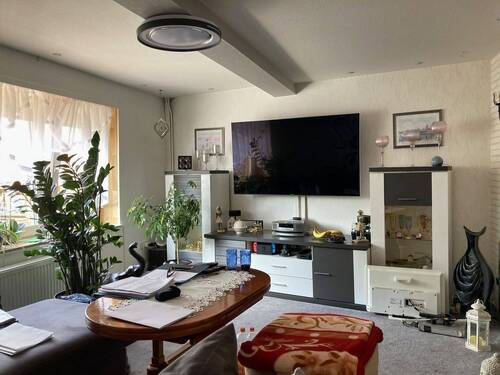 Wohnzimmer - 4 Zimmer Reihenmittelhaus in Sangerhausen