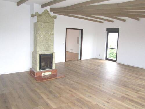 Wohnzimmer (Kamin) - 4 Zimmer Etagenwohnung zur Miete in Gera