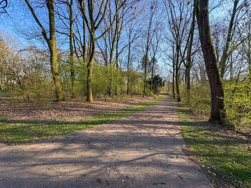 Dietrich-Bohnhoffer-Park in ca. 1 Min. entfernt - 