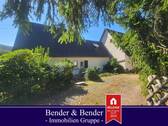 Zufahrt zur Immobilie - Traum für Schrauber und Sammler: Einfamilienhaus mit ELW, Werkstatt und Platz für mehrere AutosWohnmobile!