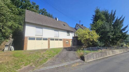 Garagen - 7 Zimmer Einfamilienhaus zum Kaufen in Daaden