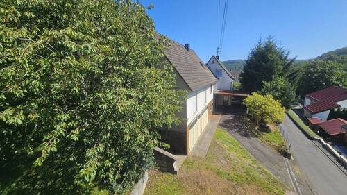 Einfahrt Hof - 7 Zimmer Einfamilienhaus in Daaden