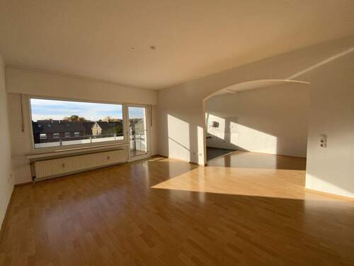 Wohnzimmer mit Sonnenbalkon - 