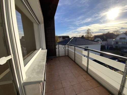 Balkon über die gesamte Wohnzimmerbreite - 