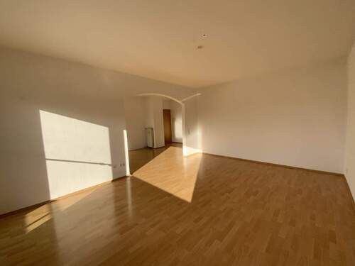 Geräumiges Wohnzimmer - 