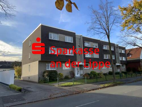 Vorderansicht - HELL, GERÄUMIG, TAGESLICHTBAD UND GARAGE