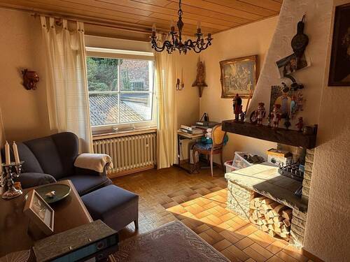 Wohnzimmer mit offenen Kamin 1.OG - 1 Zimmer Einfamilienhaus in Beverungen