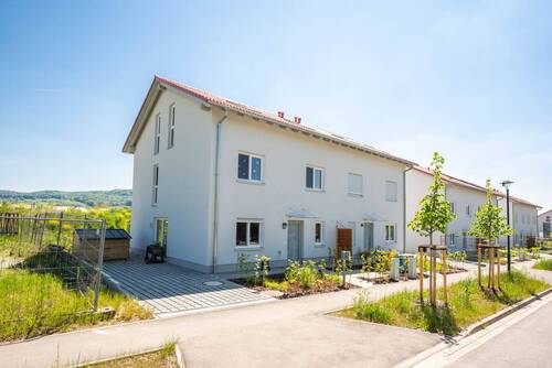 Straßenansicht 2 - 6 Zimmer Doppelhaushälfte zur Miete in Jena