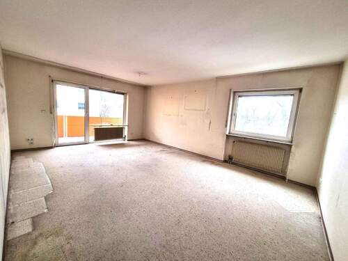 Wohnzimmer - 4 Zimmer Etagenwohnung in Amberg