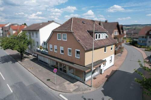 Hausansicht - Gewerbefläche mit ca. 135 m² - in bester Lage von Beverungen, vielseitig nutzbar & renoviert