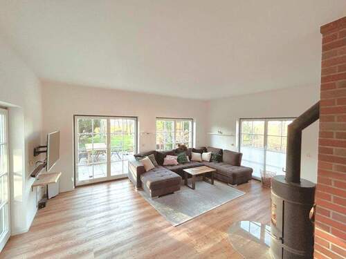 Blick ins Wohnzimmer - 