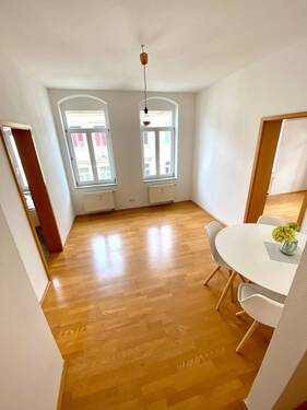 Wohnzimmer - 2 Zimmer Etagenwohnung in Dresden