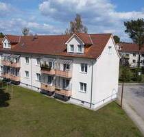 Möbliert & bezugsfrei: 3-Zi.-Eigentumswohnung im 1. OG mit Balkon & Keller in Rheinsberg