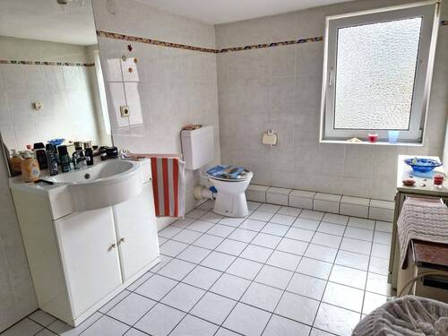 Badezimmer 1, Wohnung 1 - 