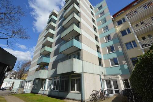 Hausansicht hinten - 1 Zimmer Etagenwohnung in Hamburg