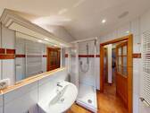 Tageslicht-Duschbad im Dachgeschoss - 
