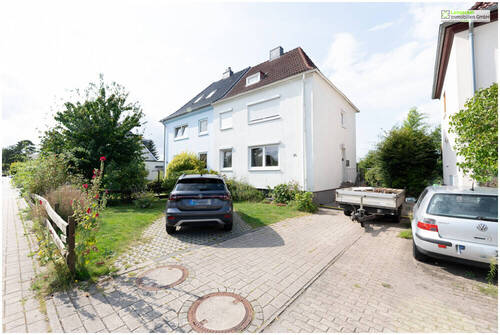 Hausansicht und Stellplatz - 