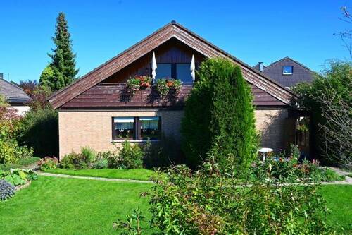 Hausansicht - 7 Zimmer Einfamilienhaus zum Kaufen in Sindelfingen