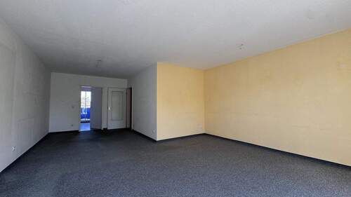Wohn- / Esszimmer - 