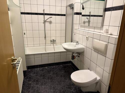 Bad - 2 Zimmer Etagenwohnung in Halle