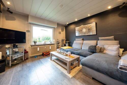 Wohnzimmer vorne - 5 Zimmer Einfamilienhaus zum Kaufen in Mönchengladbach / Hockstein