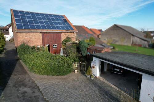 Stall mit der Doppelgarage - 