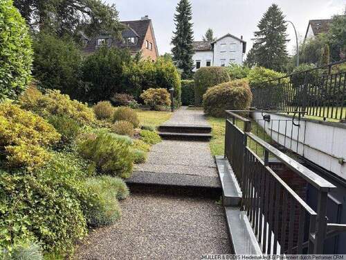 Blick in den Vorgarten - 3 Zimmer Etagenwohnung zum Kaufen in Hamburg